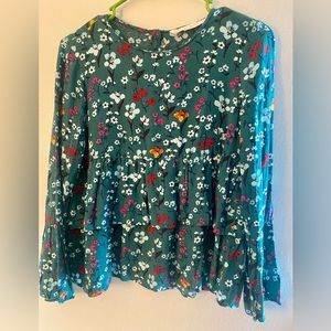 Zara Trafaluc green floral long sleeve blouse with 5 back button closure.